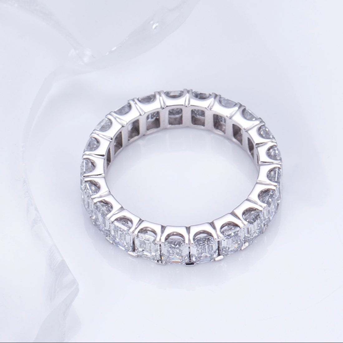 Pt950 Emerald Lab Diamond Full Band Ring – 2x3mm