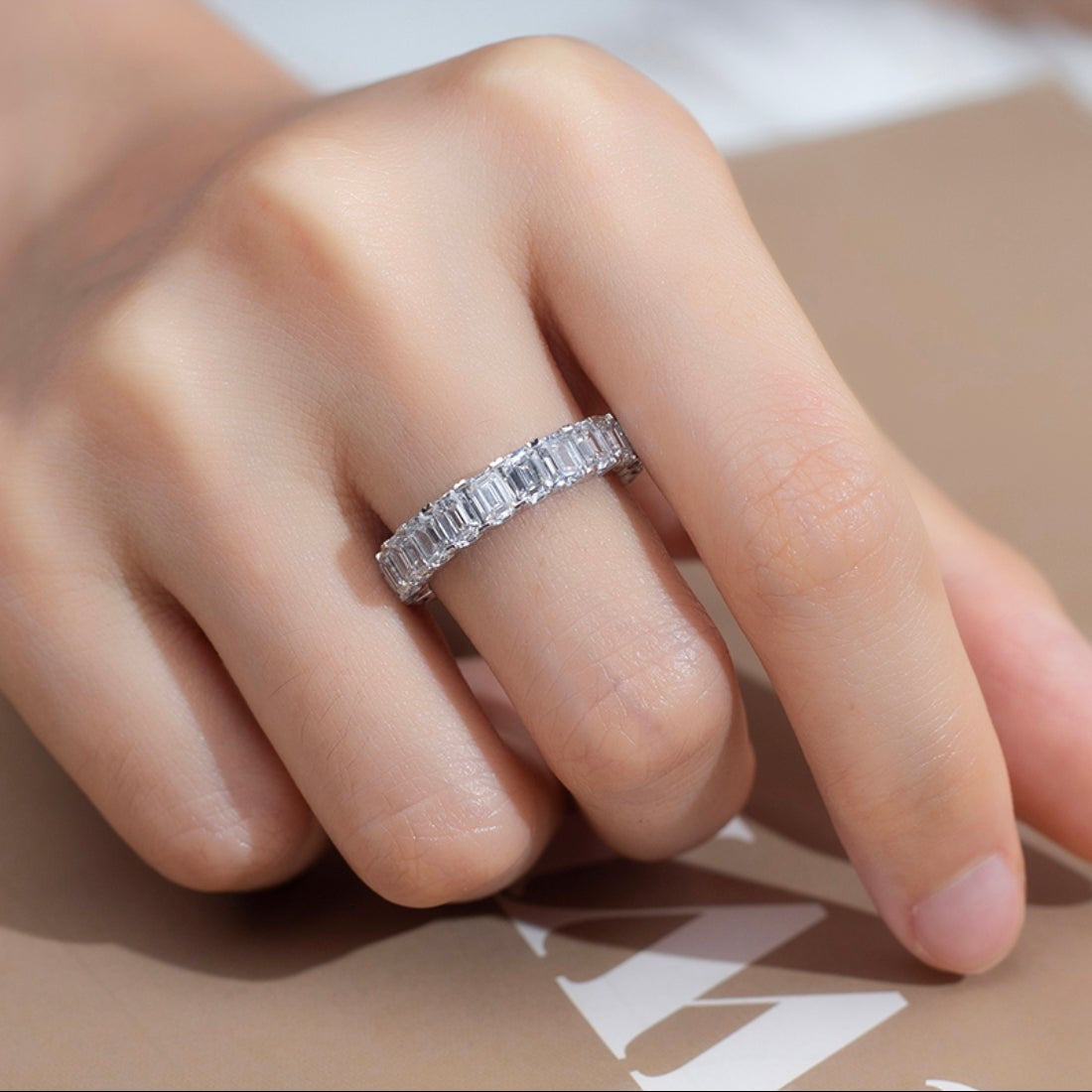 Pt950 Emerald Lab Diamond Full Band Ring – 3x4mm